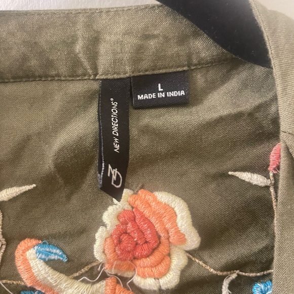 Large New Directions Kimono - Picture 7 of 8